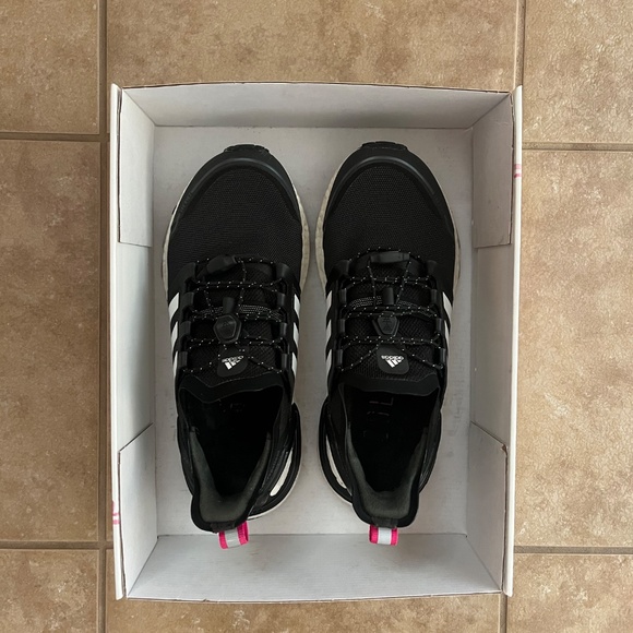 Adidas Women's UltraBoost Winter Cold RDY Core Black - Picture 5 of 9